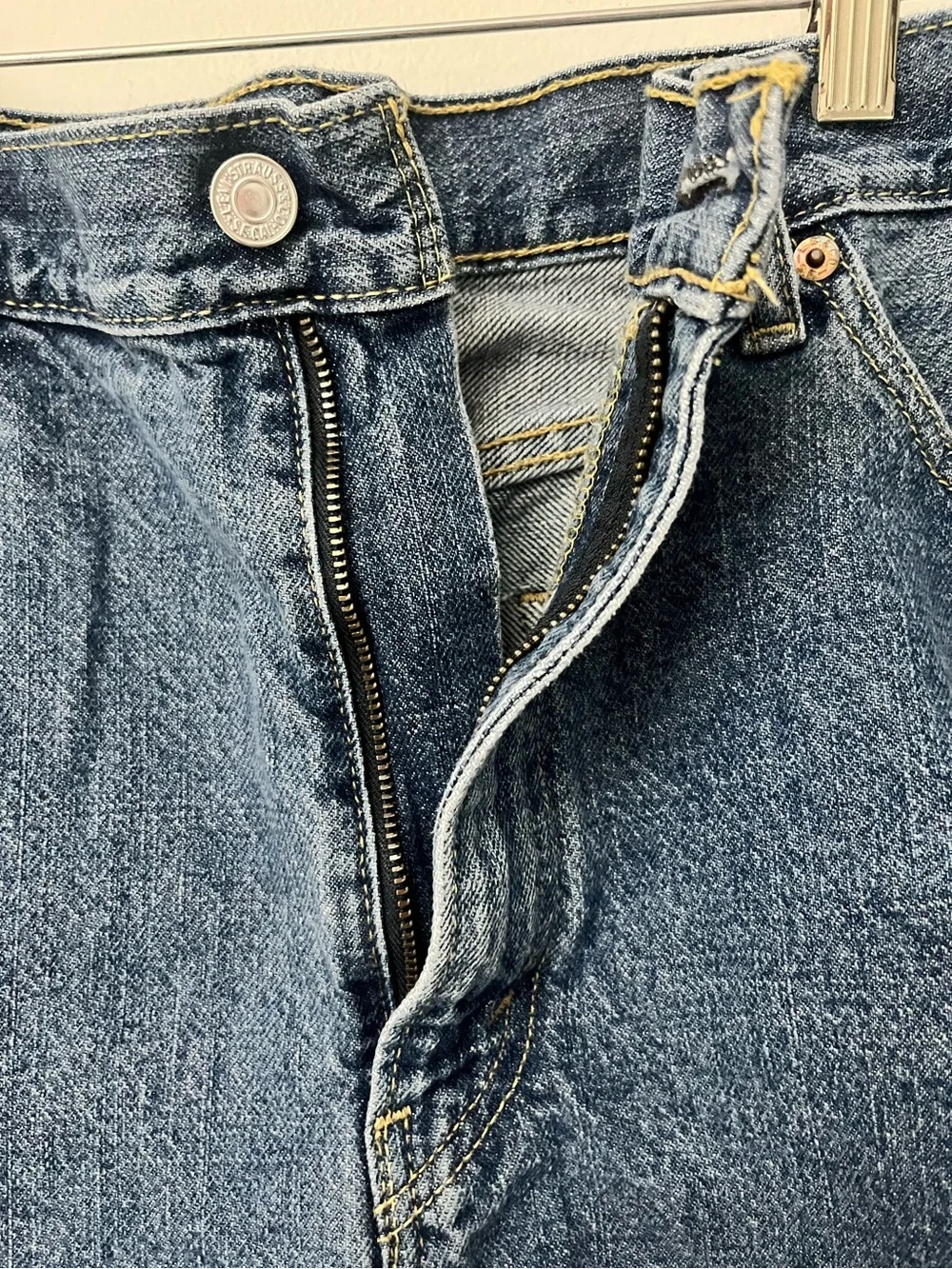 Levi's 505 Regular Fit Denim Shorts Jorts Medium Wash Men’s Size 38